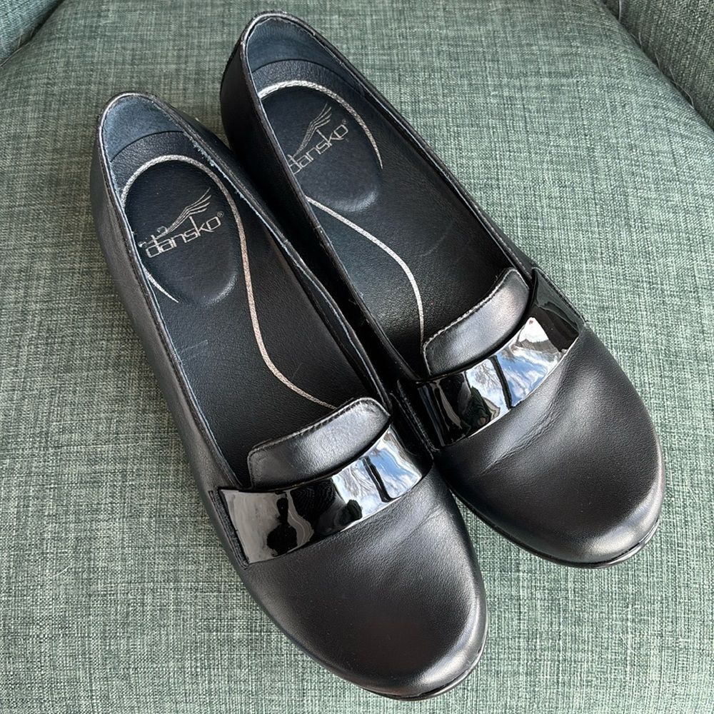 Dansko Women Oksana Black Nappa Flat 38/7.5 $145 work office casual comfortable